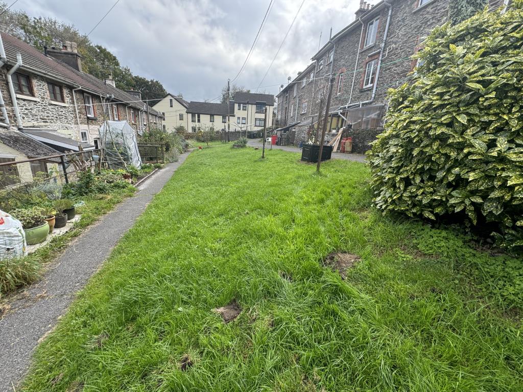 Lot: 137 - RESIDENTIAL FREEHOLD INVESTMENT AND FREEHOLD COMMUNAL LAND - communal land other view